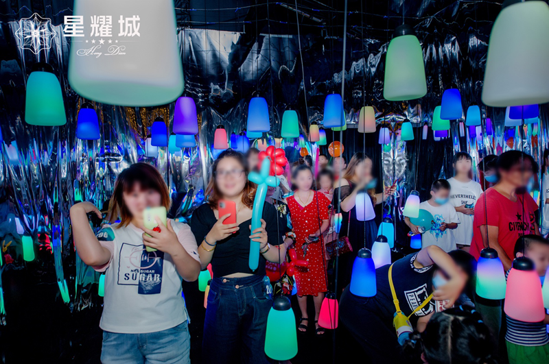 東陽(yáng)明都&middot;星耀城舉辦&ldquo;光影迷城&middot;星空萬(wàn)象&rdquo;活動(dòng)