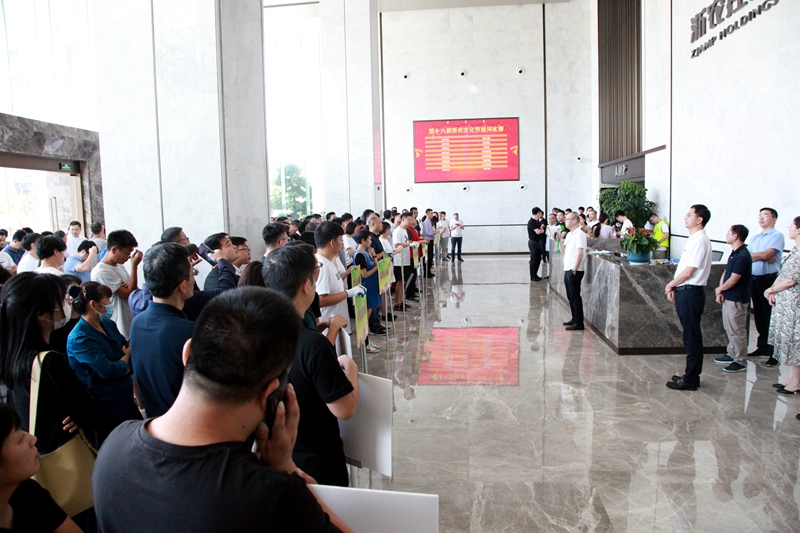 浙農文化節(jié)火熱開幕 拔河比賽&ldquo;燃爆全場&rdquo;