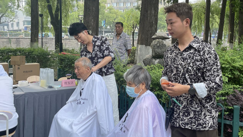 浙農(nóng)實業(yè)寧波寧望府開展&ldquo;浙風(fēng)十禮入社區(qū)&rdquo;文明公益活動